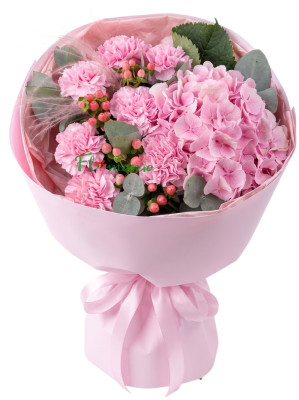 Букет с розовой гортензией и гвоздиками «Розовый кварц»